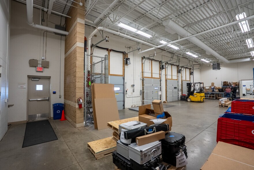 More Photos Of 6900 W 110th St, Bloomington Light Manufacturing For Sale