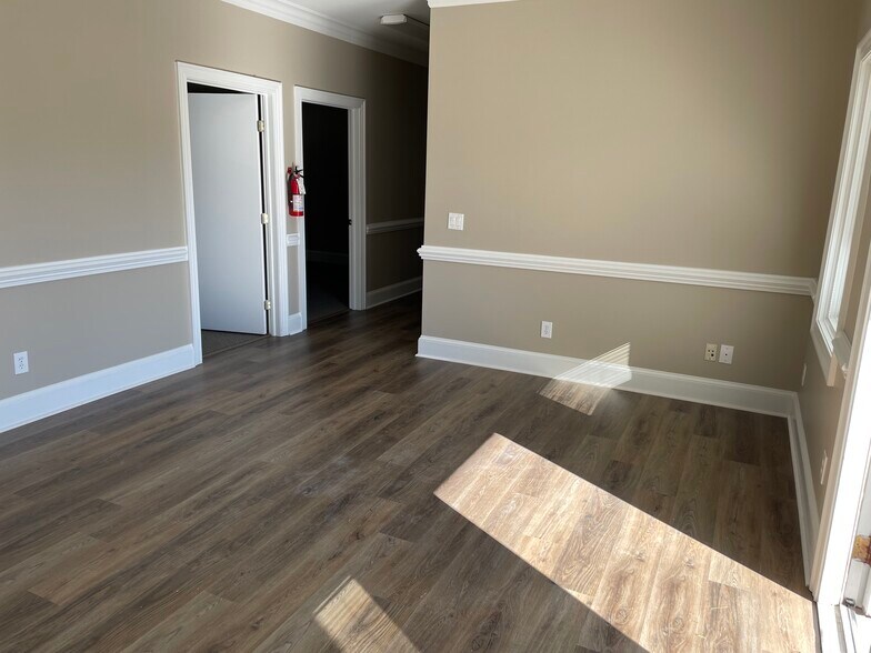 More Photos Of 704 Cromwell Dr, Greenville Office For Lease