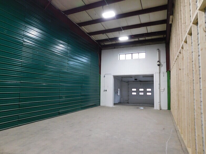 More Photos Of 42 Dorset Ln, Williston Manufacturing For Lease