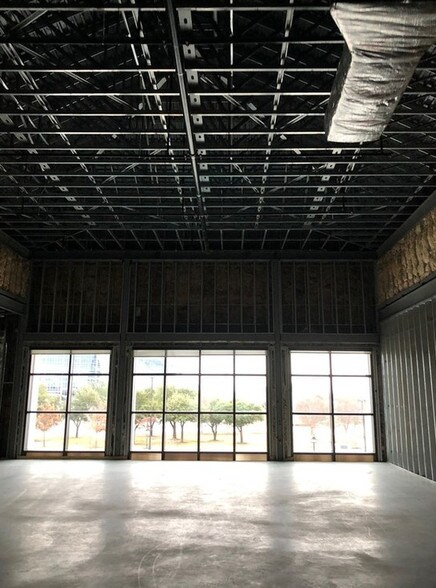 More Photos Of 804 N Collins St, Arlington Office For Lease