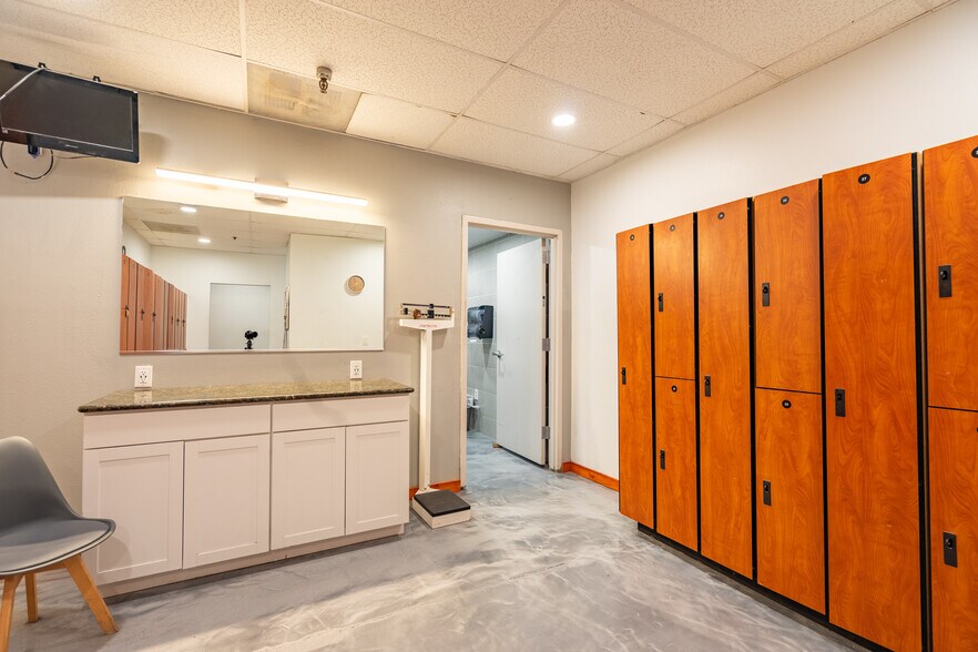 More Photos Of 300 1st Ave W, Kalispell Storefront Retail Office For Sale