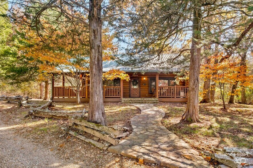 More Photos Of 3134 E Van Buren, Eureka Springs Hotel For Sale