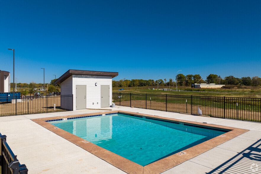 More Photos Of 106 E Greenbriar Dr, Nixa Apartments For Sale