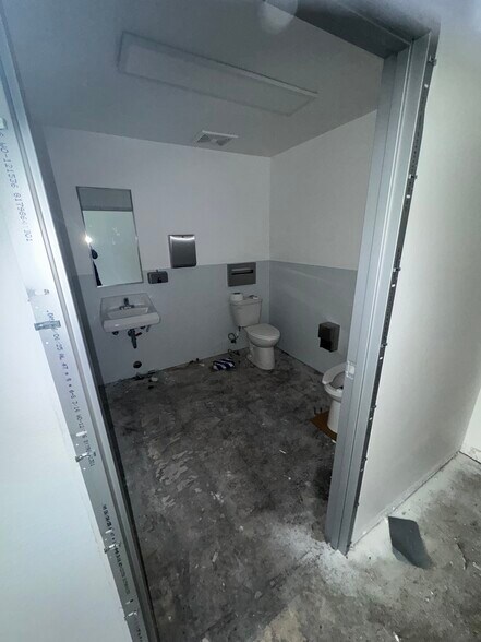 More Photos Of 16312 Garfield Ave, Paramount Warehouse For Lease