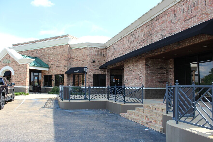 More Photos Of 1065 River Oaks Dr, Flowood Restaurant For Lease