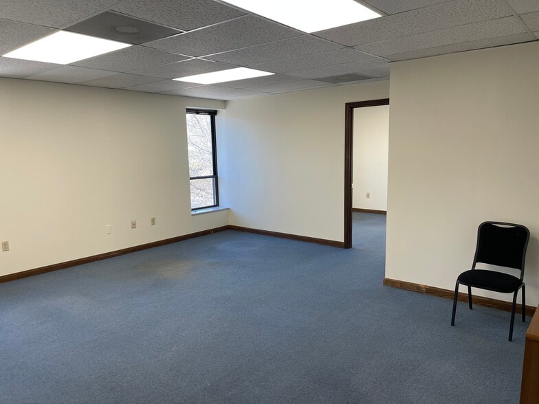 More Photos Of 600 Commerce Dr, Coraopolis Office Residential For Sale