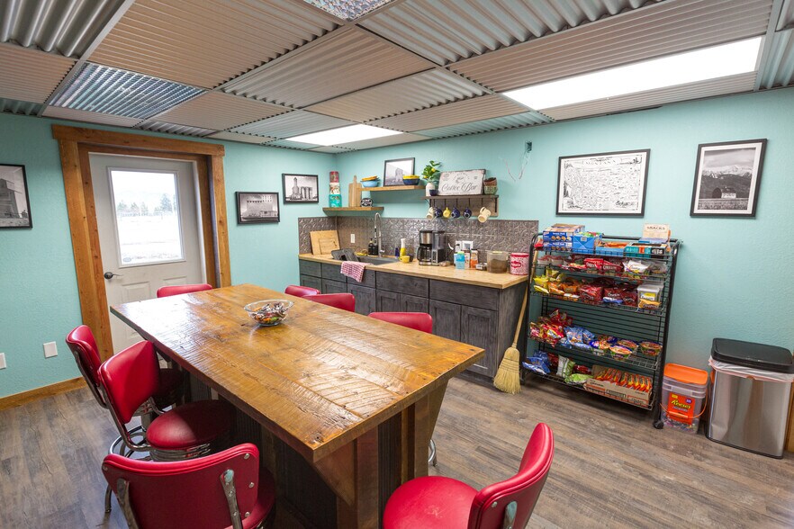 More Photos Of 497 Stevensville Airport Rd, Stevensville Warehouse For Sale