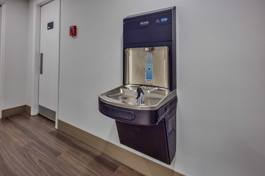 More Photos Of 6912 Main St, Downers Grove Unknown For Lease