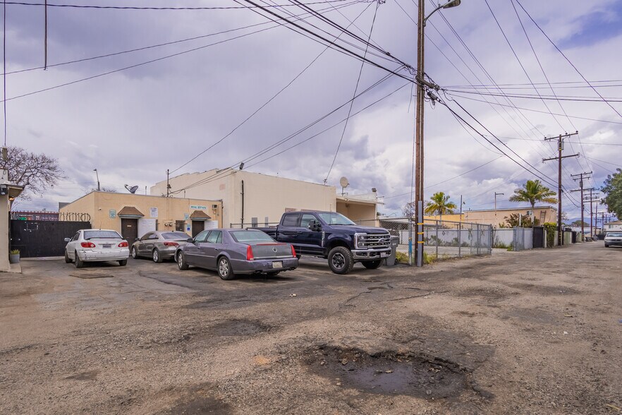 More Photos Of 11640 Atlantic Ave, Lynwood Storefront Retail Office For Sale