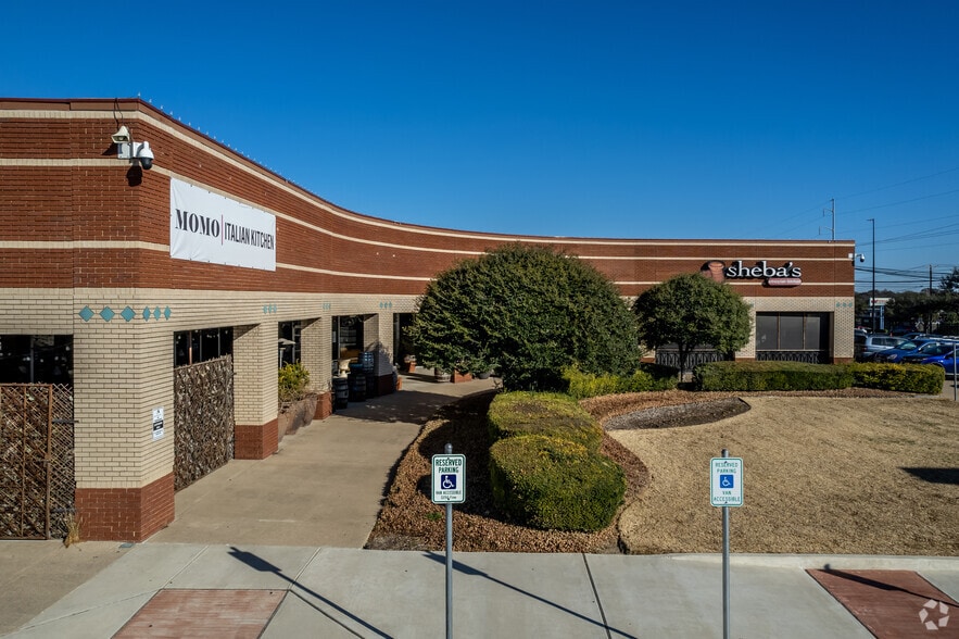 More Photos Of 8989 Forest Ln, Dallas General Retail For Lease