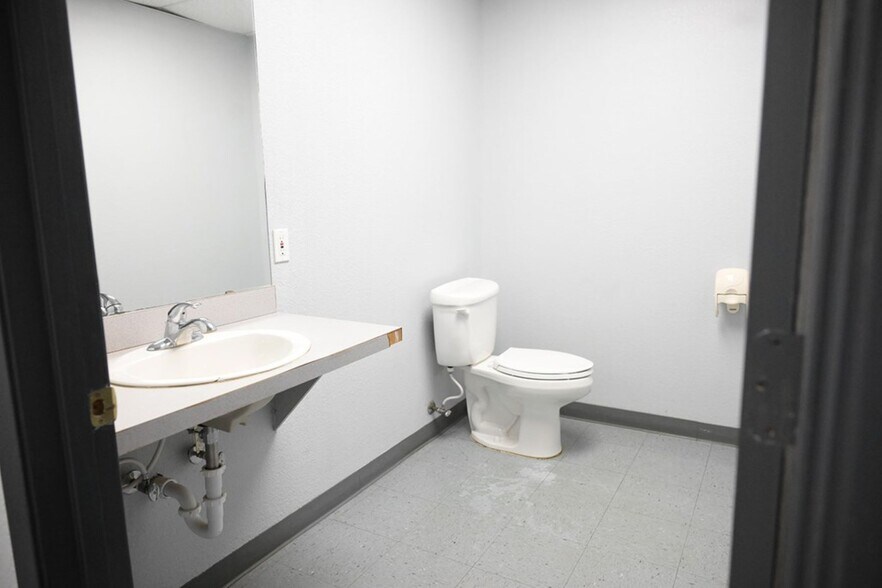 More Photos Of 3611 E State Highway 158, Midland Unknown For Lease