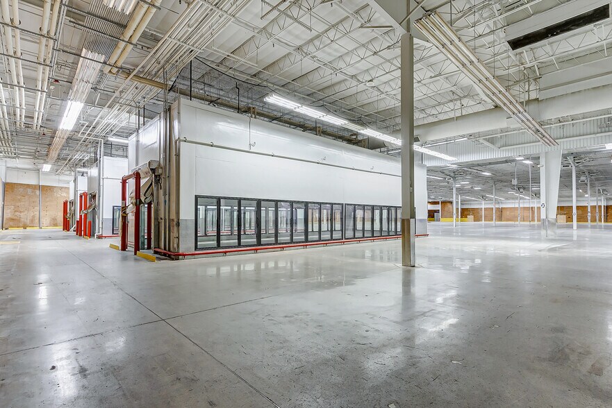 More Photos Of 1615 South Loop W, Houston Warehouse For Lease