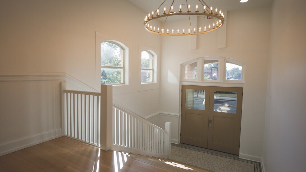 More Photos Of 550 N 1st St, Woodburn Office For Sale