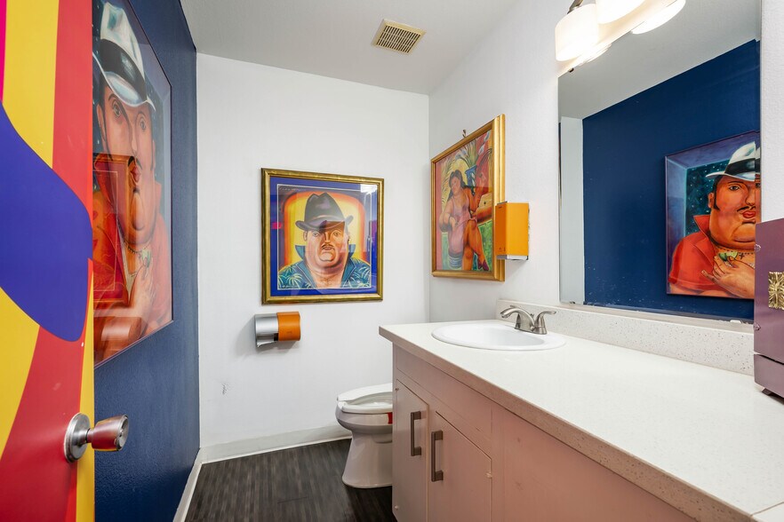 More Photos Of 8647 Wurzbach Rd, San Antonio Medical For Lease