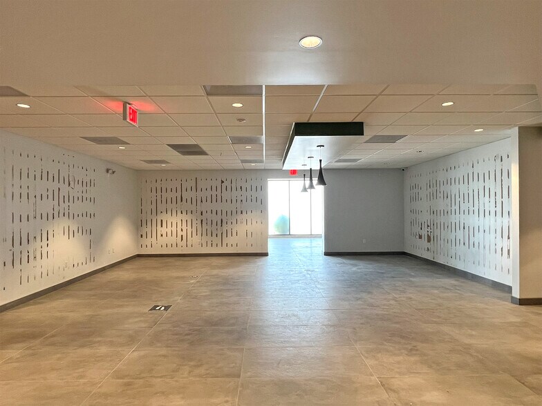 More Photos Of 2178 W 38th St, Erie Storefront Retail Office For Sale