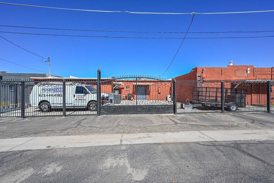 More Photos Of 11123-11127 W Nevada Ave, Youngtown Office For Sale