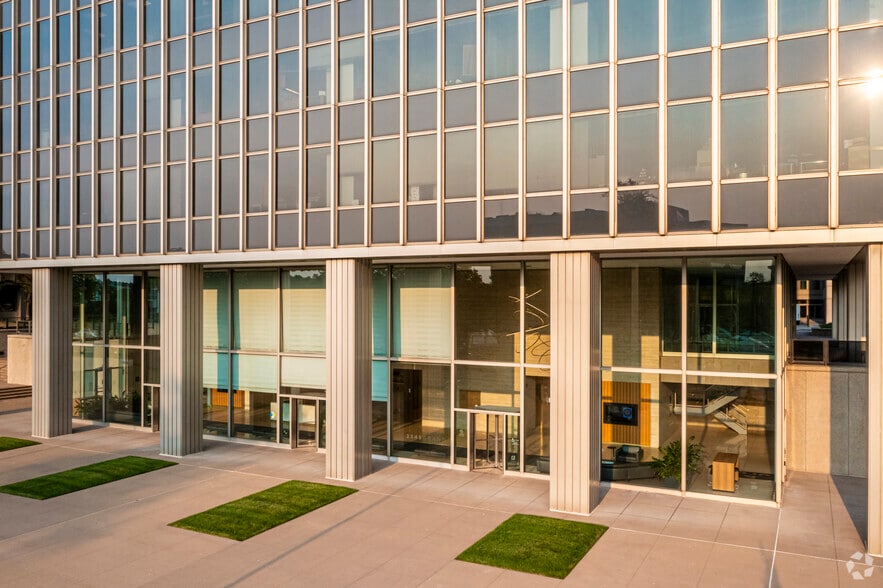 More Photos Of 2345 Grand Blvd, Kansas City Office For Sale