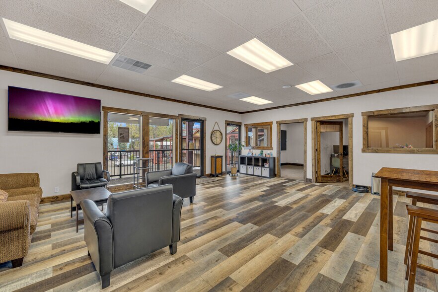 More Photos Of 56870 Venture Ln, Sunriver Storefront Retail Office For Lease