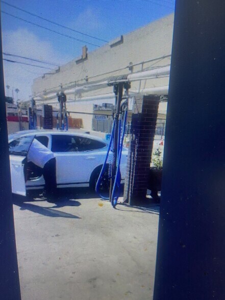 More Photos Of 111 S Oxnard Blvd, Oxnard Carwash For Sale