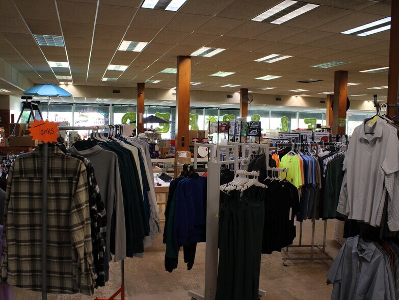 More Photos Of 254 Winnebago Dr, Fond Du Lac Office For Sale