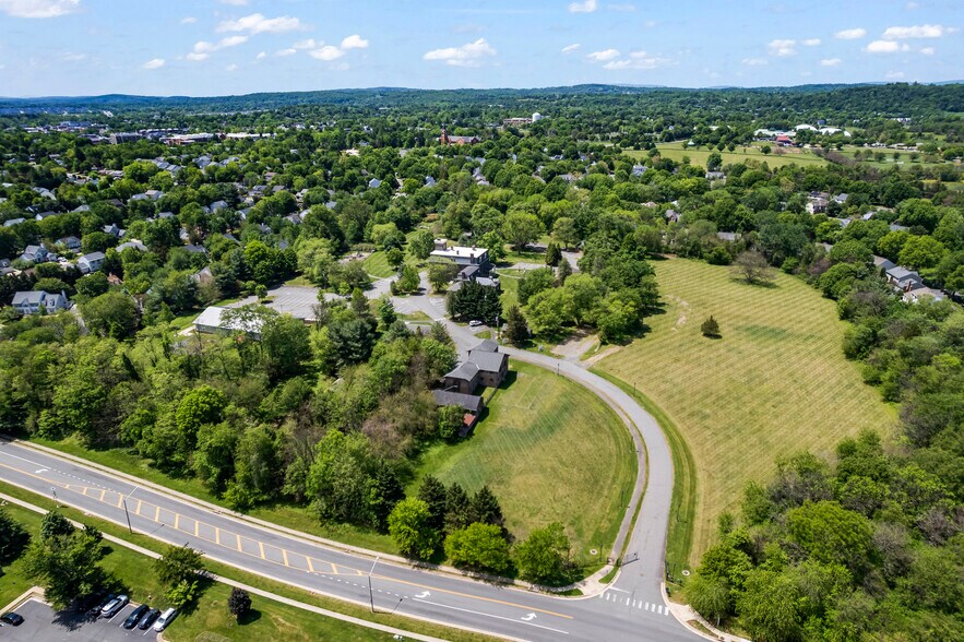 More Photos Of 601 Catoctin Cir NE, Leesburg Specialty For Lease
