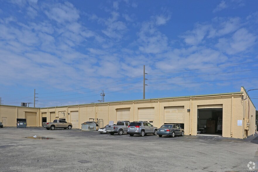 More Photos Of 3500 45th St, West Palm Beach Showroom For Lease