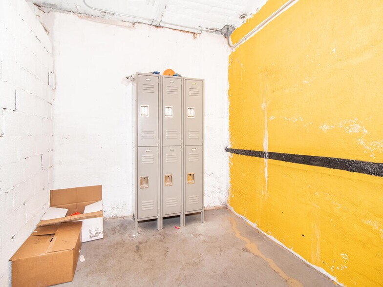 More Photos Of 205-02 Jamaica Ave, Hollis Auto Repair For Sale