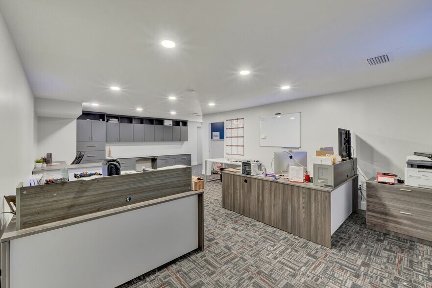 More Photos Of 5821 Pit Rd, Bushnell Flex For Sale