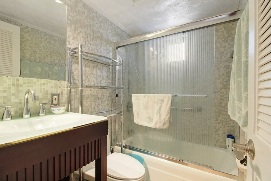 More Photos Of 3401 NE 10th St, Pompano Beach Hotel For Sale