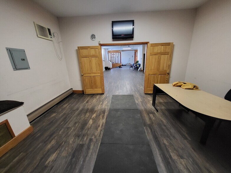 More Photos Of 1688 Webster Ave, Bronx Drugstore For Lease