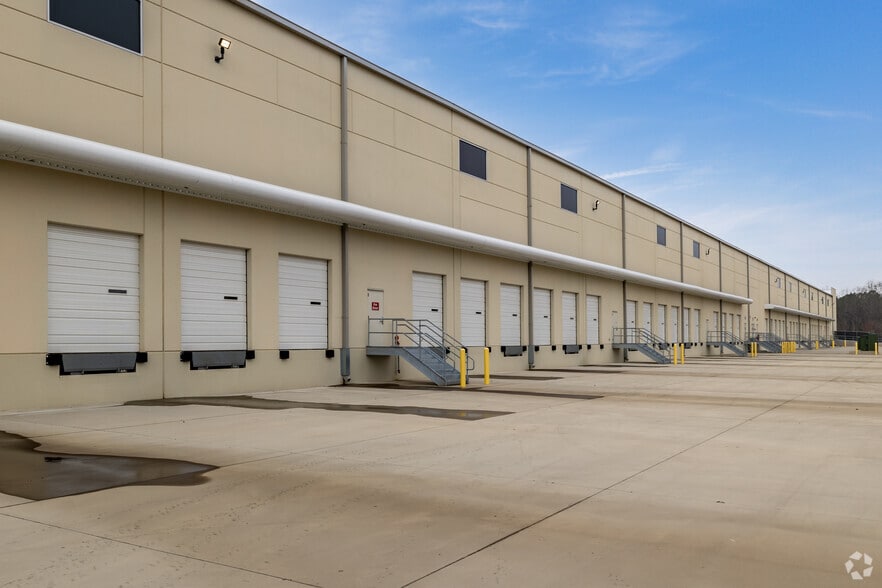 More Photos Of 4100 Meadow Oak Dr, Charlotte Unknown For Lease