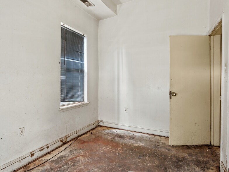 More Photos Of 1223 N St NW, Washington Apartments For Sale