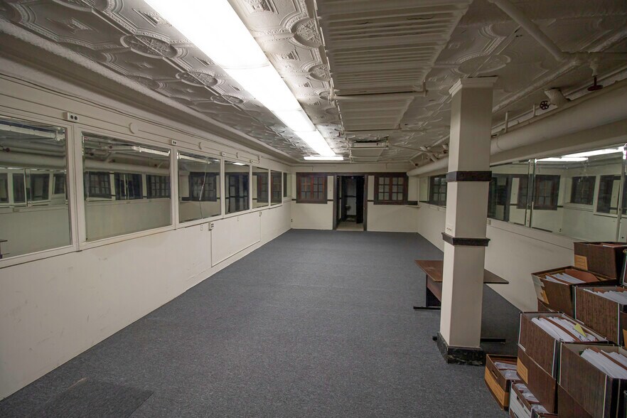 More Photos Of 301 Columbia St, Lafayette Office For Sale