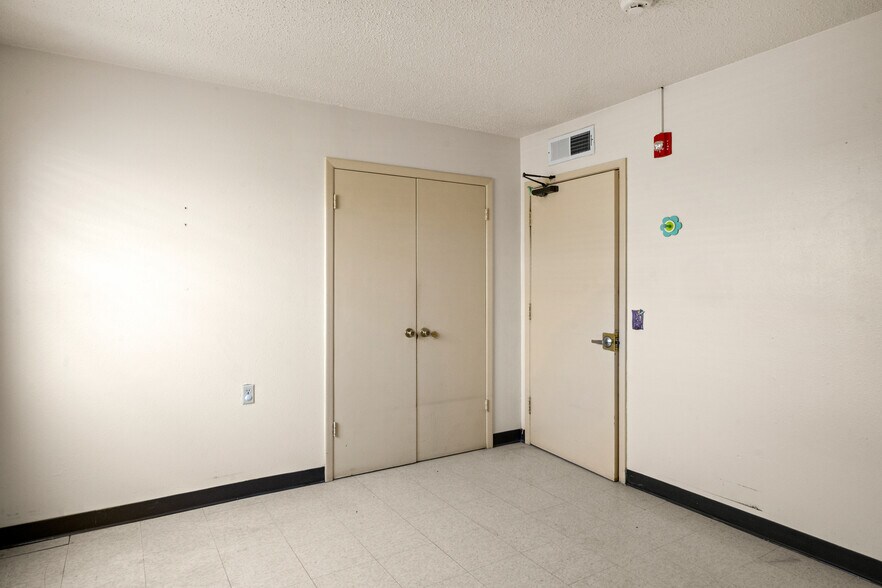 More Photos Of 5310 Blanco Ave, El Paso Office Residential For Lease