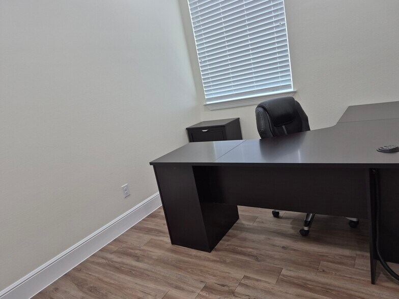 More Photos Of 17142 N Eldridge Pky, Tomball Medical For Lease