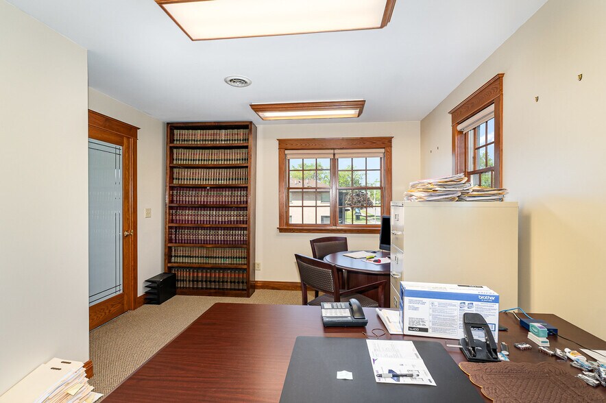 More Photos Of 820 N Michigan Ave, Saginaw Office For Sale