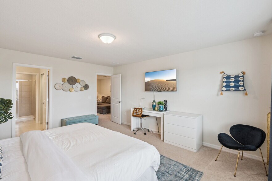 More Photos Of 921 Paradise Dr, Davenport Apartments For Sale