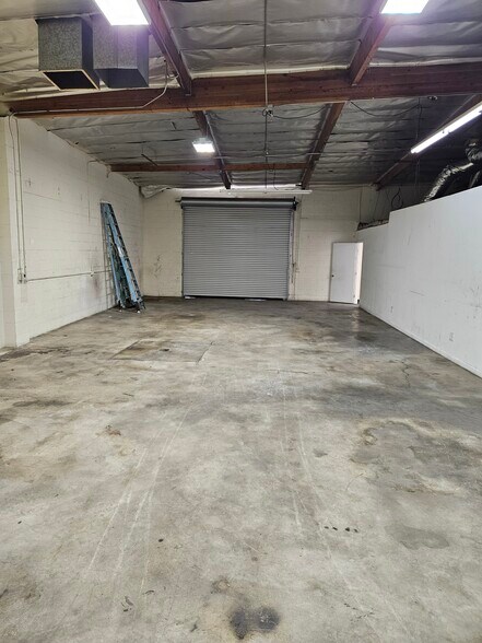 More Photos Of 9410 De Soto Ave, Chatsworth Manufacturing For Lease