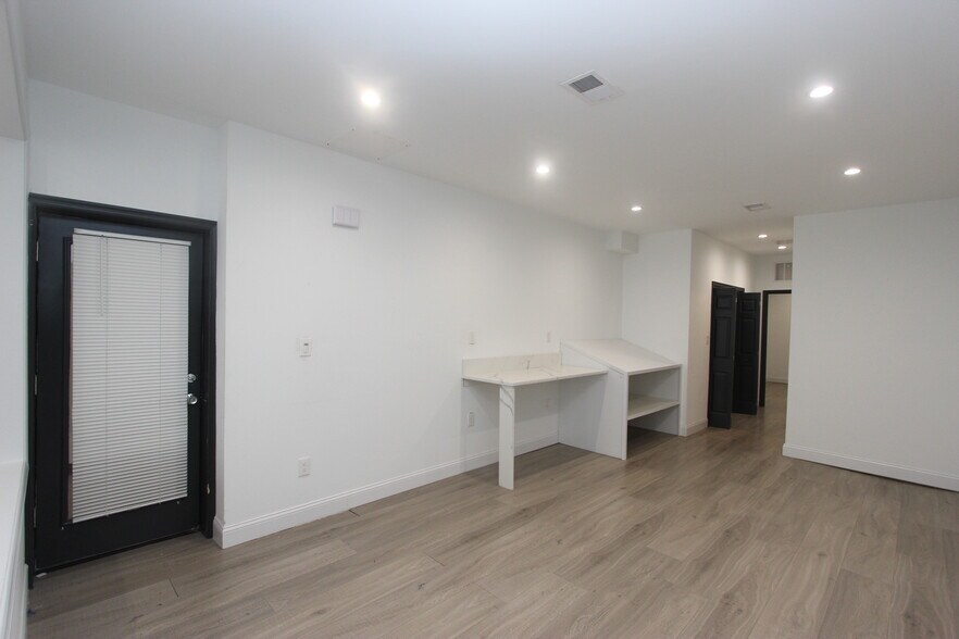 More Photos Of 1802 11th St NW, Washington Office For Lease