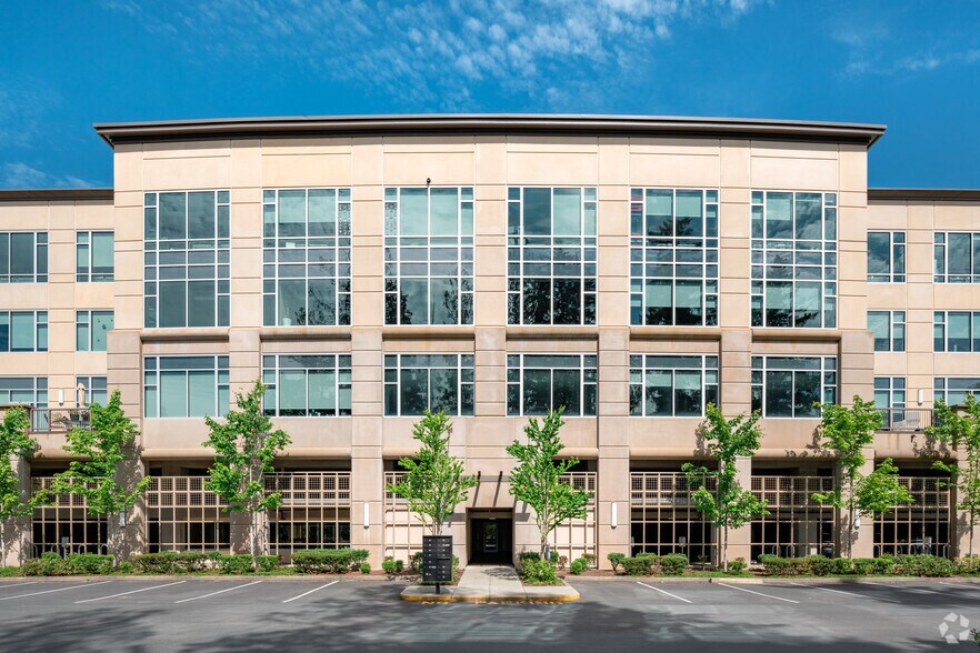 More Photos Of 18300 Redmond Way, Redmond Office For Lease