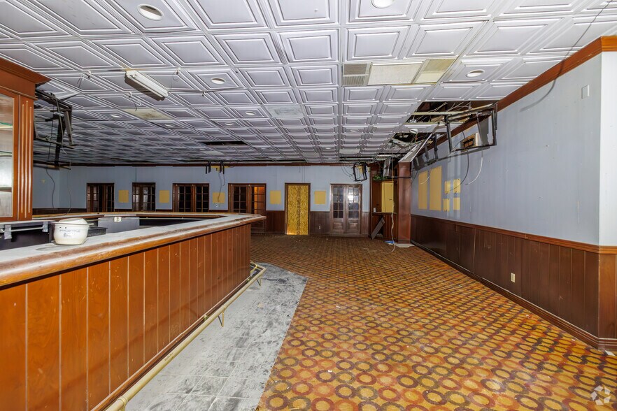 More Photos Of 700 Scott Ave, Farmington Hotel For Sale