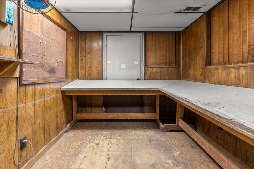 More Photos Of 16136 White Ave, Allen Park Warehouse For Sale