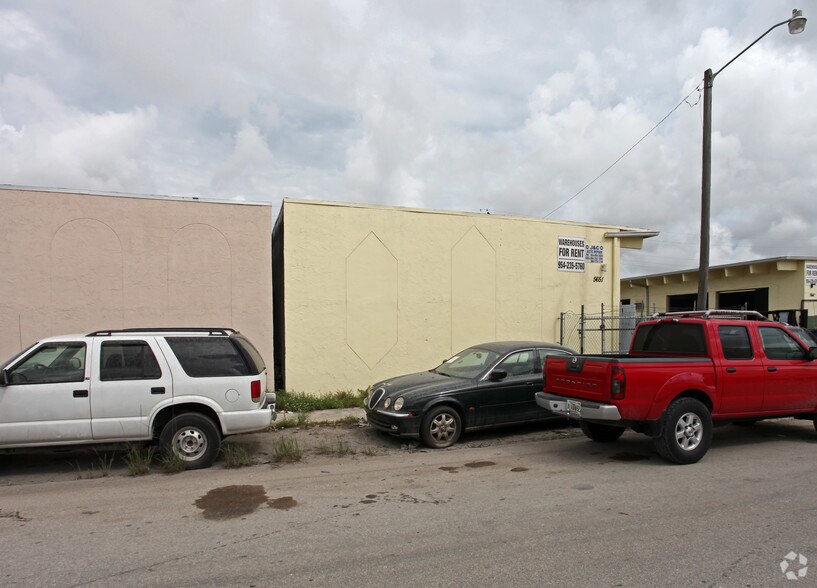 More Photos Of 5651 Plunkett St, Hollywood Service For Lease