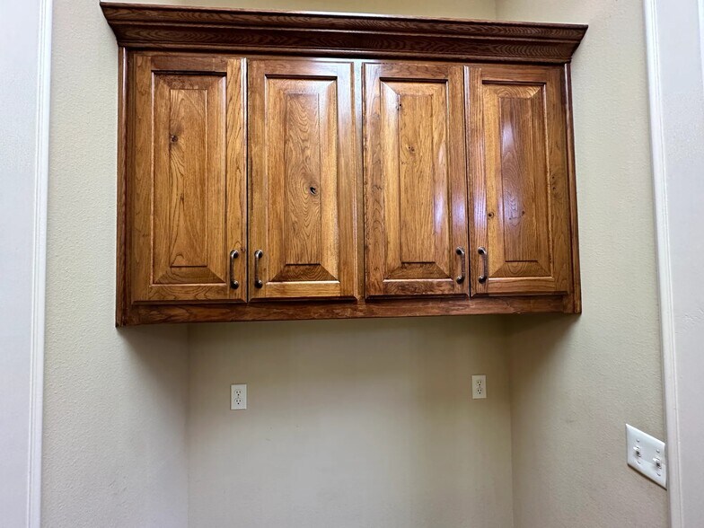 More Photos Of 441 Lone Star Dr, Abilene Office For Lease