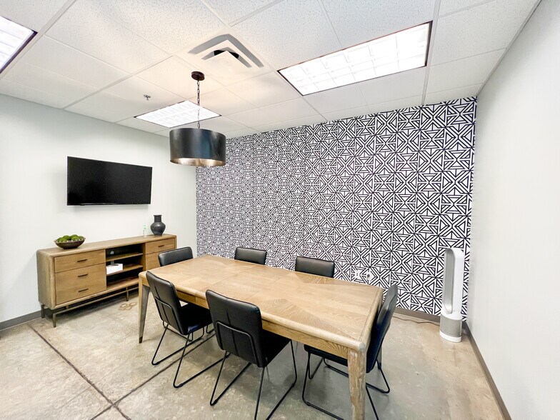 More Photos Of 2045 S Vineyard, Mesa Medical For Lease