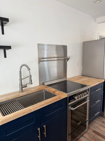 More Photos Of 8218 W Sunset Blvd, West Hollywood Loft Creative Space For Lease