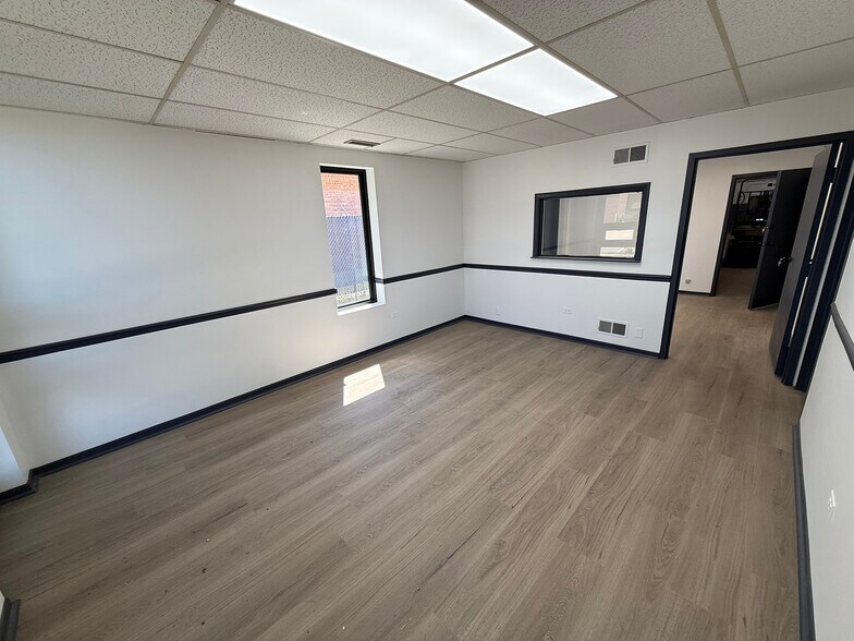 More Photos Of 1301 Brummel Dr, Elk Grove Village Warehouse For Lease