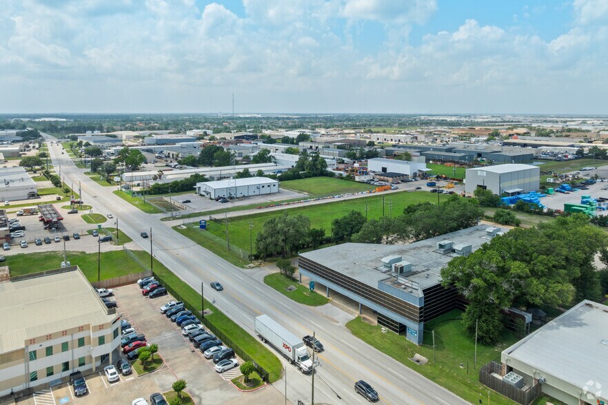 More Photos Of 11302 Tanner Rd, Houston Office For Lease
