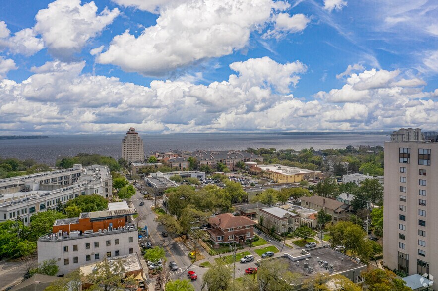 More Photos Of 1604 Margaret St, Jacksonville Bank For Lease