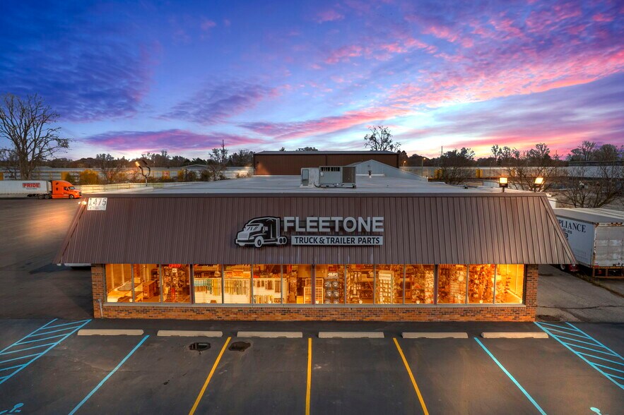 More Photos Of 1475 S Newburgh Rd, Westland Light Distribution For Sale